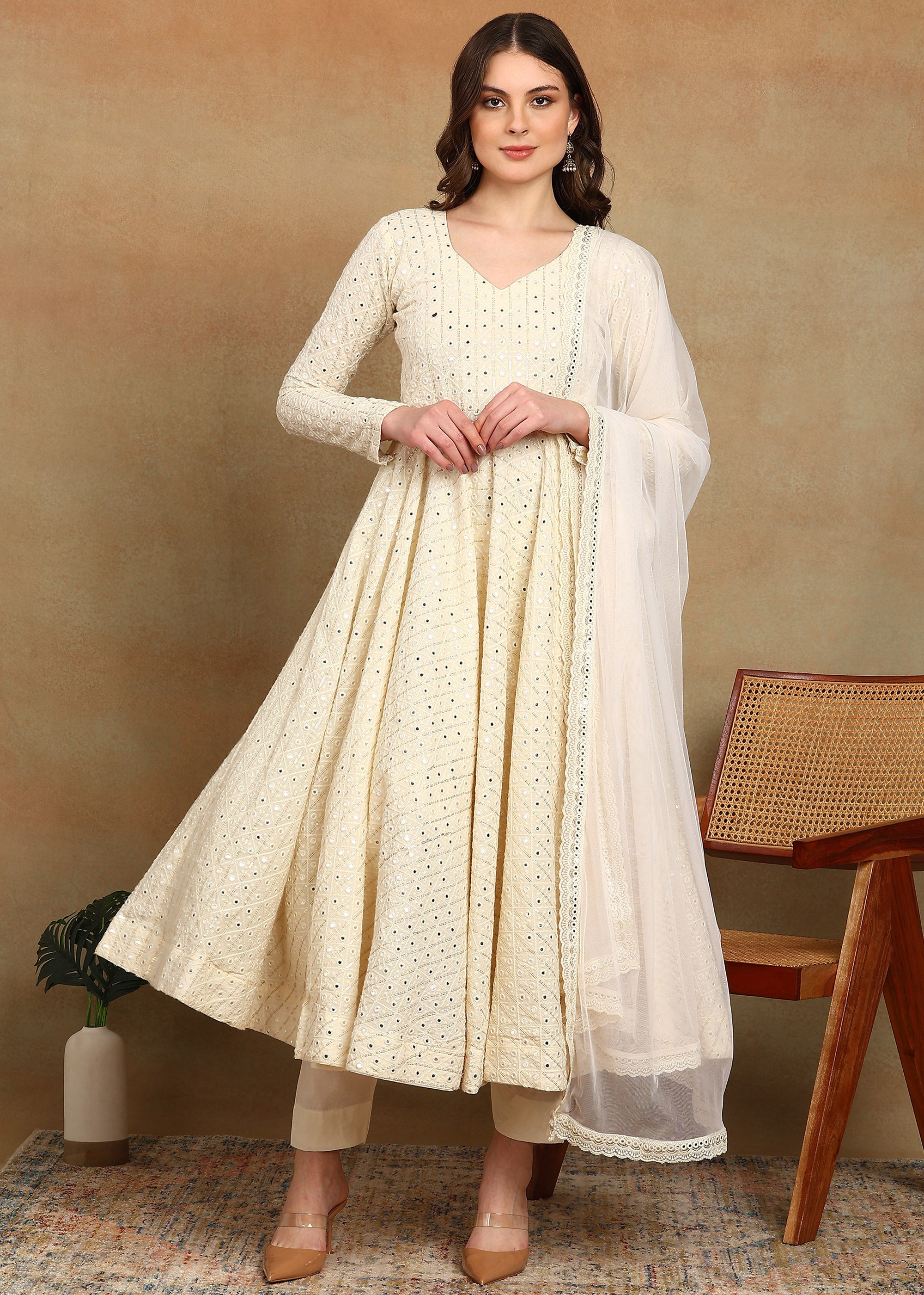 HEAVY EMBROIDERED SUIT SET ELEGANCE