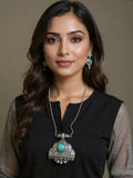 NECKLACE WITH CYAN STONE