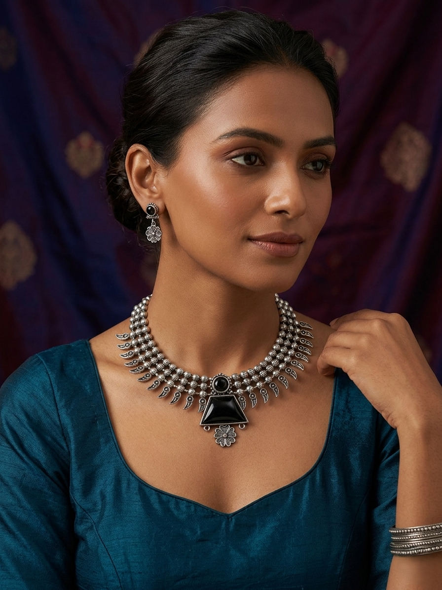 CHOKER NECKLACE WITH BLACK STONE